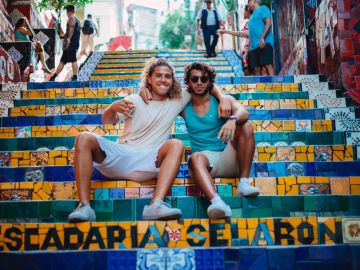 Cómo hacer amigos mientras viajas solo / Créditos: Fotógrafo Elizeu Dias vía Unsplash
