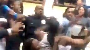 La pelea fue captada en video.