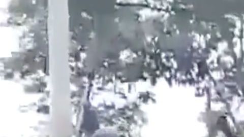 VIDEO: Policías se enfrentan a narcos, así fue la impresionante balacera en Michoacán
