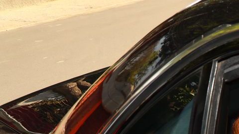 Silvia Pinal al salir del hospital.