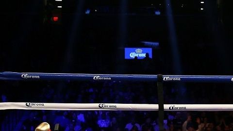 Deontay Wilder celebra su victoria sobre Artur Szpilka, en 2016.