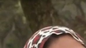 Zainab Mughal, de 4 años, junto a su madre Miriam Mughal.