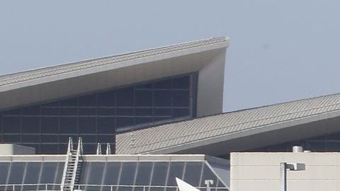 Foto archivo que muestra el tráfico del terminal de salidas del Aeropuerto Internacional de Los Ángeles.