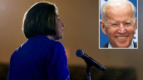 Amy Klobuchar se dirigió al público en un evento de campaña de Joe Biden.