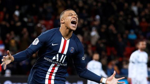 Kylian Mbappé marcó un doblete, llegó a 36 puntos e igualó a Lionel Messi en el sexto lugar de la lucha por el preciado galardón.