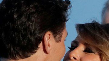 En un evento de la OTAN, la primera dama besó efusivamente a Justin Trudeau.