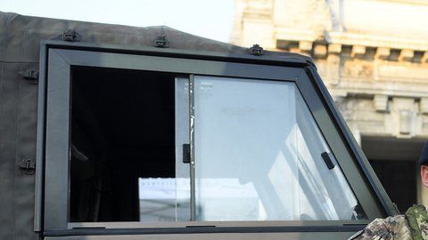 Toques de queda en algunas ciudades.