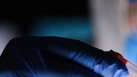 La prueba a la que se sometió el analista dio positivo.