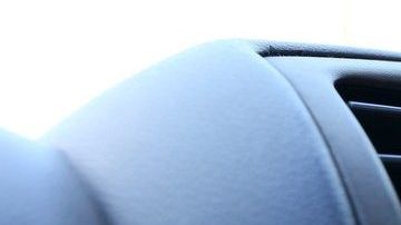 Los aromatizantes de autos a veces no suelen ser suficientes para combatir los malos olores