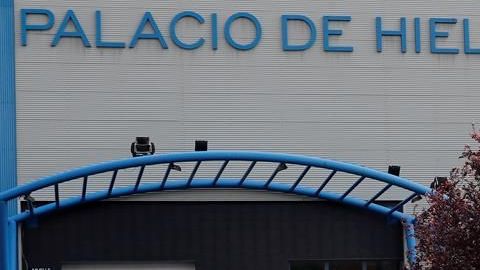 En la pista de hielo colocarán los ferétros.