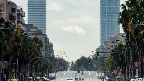 La orden del Gobierno español dejó desiertas las calles de todo el país.