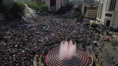 La marcha mexicana fue multitudinaria.