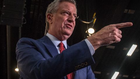 Bill de Blasio considera poner en cuarentena la ciudad.