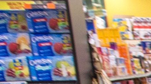 Personas se abastecen por miedo al contagio de coronavirus.