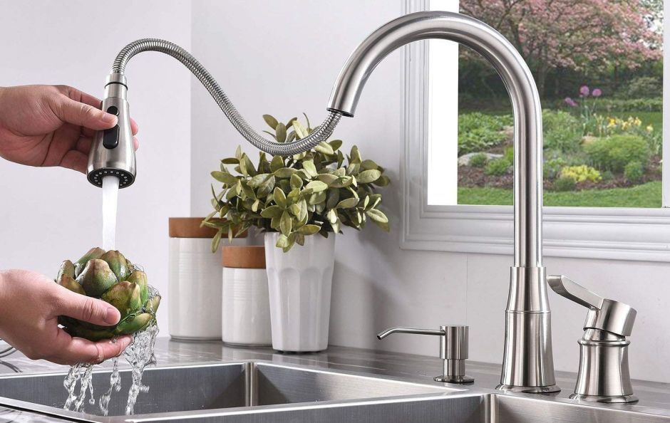 4 estilos de grifos para el lavatrastes que te darán más comodidad al