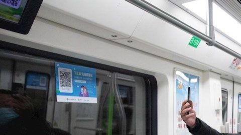 El metro en Wuhan reanudó operaciones.
