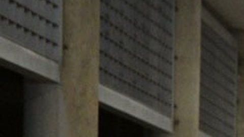 El sheriff Chad Chronister (d), aseguró que si los presos reinciden volverán a la cárcel.