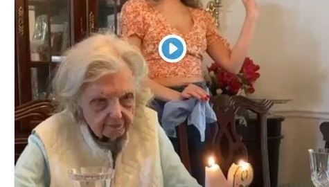 Al parecer, esta abuela no tiene nada qué celebrar.