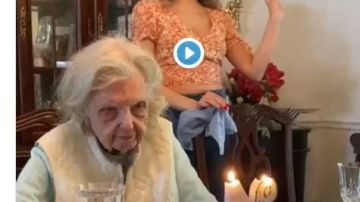 Al parecer, esta abuela no tiene nada qué celebrar.