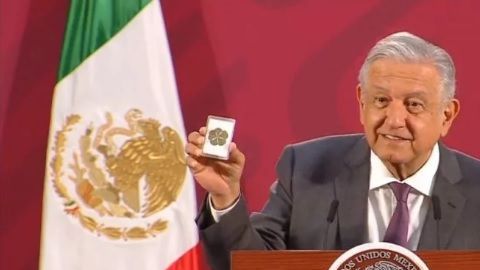 Sigue mostrando sus amuletos de la suerte.