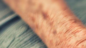 La mujer se sintió tan mal que ni siquiera fue capaz de caminar los poco pasos que la separaban de la clínica.