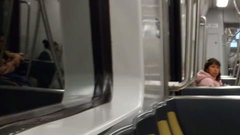 Los vagos del metro semivacíos.