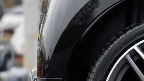 En ocasiones no es necesario invertir tanto dinero en limpiar los rines de tu auto, presta atención al siguiente consejo