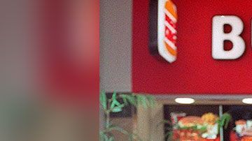 Algunas familias dependen de los almuerzos escolares para alimentar a sus hijos.