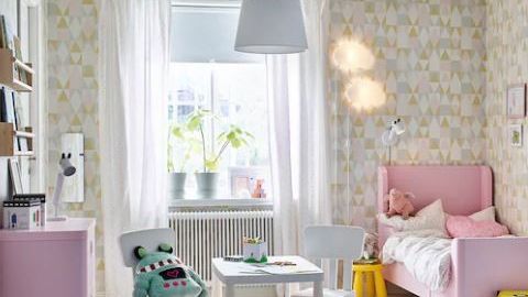 Habitación para niña con cama ajustable de color rosa Busenge.