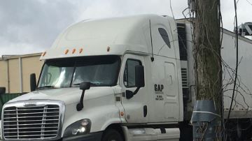 Camiones de transporte en aprietos.