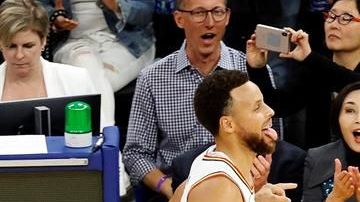Stephen Curry y los Warriors no tendrán fans en su arena el jueves.