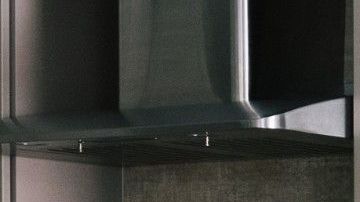 El brillo del grifo combinado con las manijas del gabinete roba la mirada de más de uno.