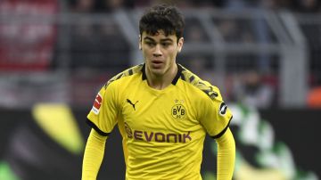El futbolista tiene 17 años y ya marcó gol con el Borussia Dortmund.