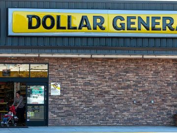 Dependiendo de la ubicación, Dollar General abrirá sus puertas de 8:00 a 9:00 de la mañana sólo para las personas de la tercera edad.