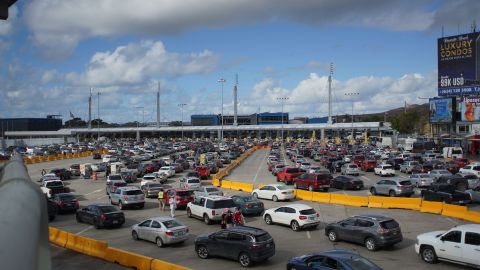 En un día normal en el cruce fronterizo. (Manuel Ocaño)