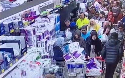 Las imágenes fueron grabadas en una tienda Aldi en Sydney,