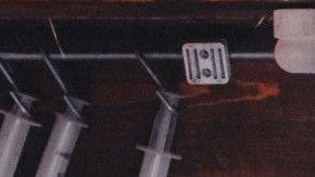 Paredes falsas de madera ayudan a colgar diferentes objetos.