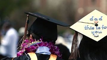 Se estima que más de 40 millones de estadounidenses cuentan con una deuda estudiantil.