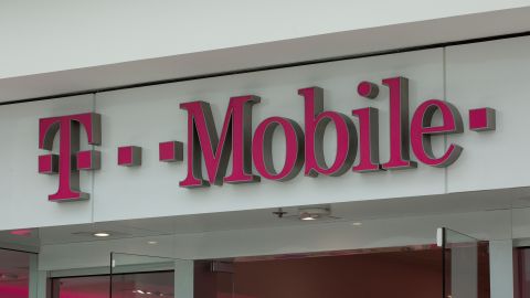 La oferta estaba programada para el próximo mes, cuando  T-Mobile complete su proceso de fusión con Sprint.