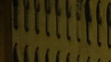 A algunos empleados de Amazon le hacen falta fajas para levantar cajas.