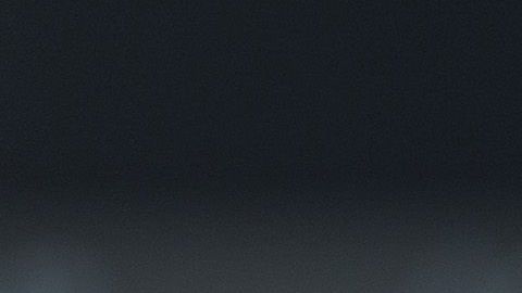 Viajeros arriban a LAX con tapabocas para protegerse del coronavirus.