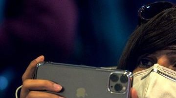 Los smartphones tienen contacto directo con las manos y el rostro de una persona todo el día