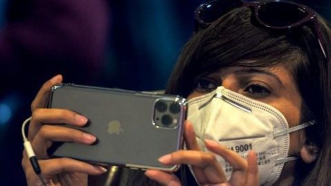 Los smartphones tienen contacto directo con las manos y el rostro de una persona todo el día