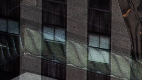 Los restaurantes lucen vacíos.