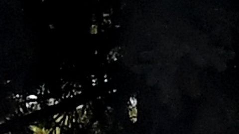 Un médico se pasea en un hospital móvil en Rusia.