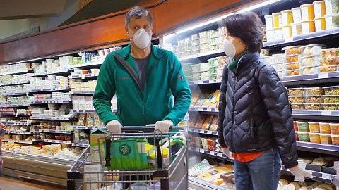 La mayoría de suspermercados está limitando la compra de algunos productos.