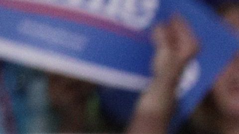 Bernie Sanders celebra resultados del Súper Martes con sus seguidores en Vermont.