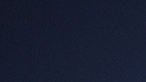 Un letrero marca el final de la Ruta 66 en el muelle cerrado al público de Santa Monica Beach, un popular destino turístico en California.