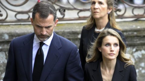 En la imagen la reina Letizia, su esposo el rey y la Infanta Elena.