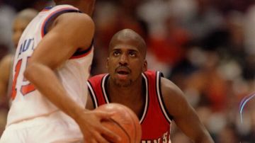 18 JAN 1994:  ST. JOHN''S REDMEN GUARD LEE GREEN PLAYS TIGHT DEFENSE DURING A BIG EAST CONFERENCE GAME WITH THE SYRACUSE ORANGEMEN.